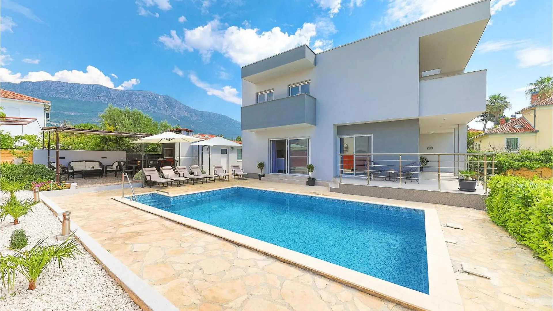 Holiday home 4 Bedroom Lovely Home In Kastel Kambelovac Kastela