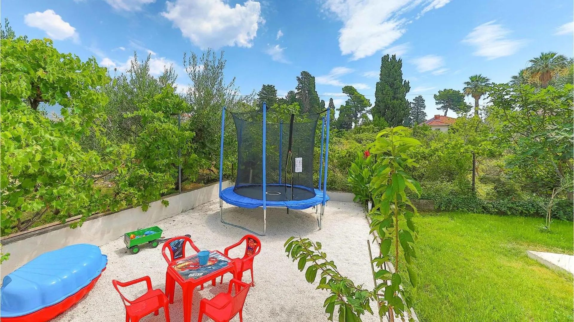 4 Bedroom Lovely Home In Kastel Kambelovac Kastela 0*,  Croatia
