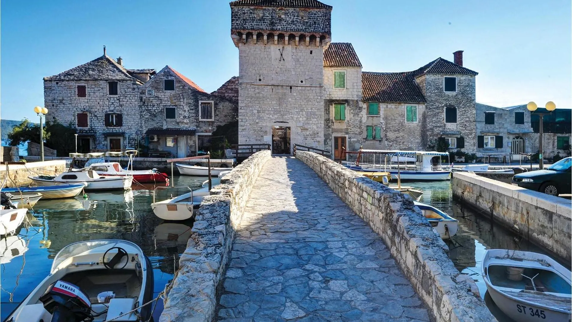 Holiday home 4 Bedroom Lovely Home In Kastel Kambelovac Kastela